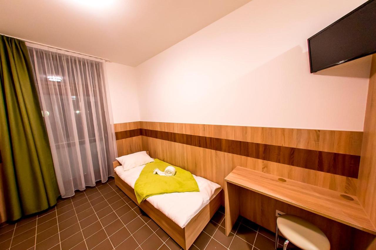 Bed and Breakfast CVSE Clubház és Panzió Cegléd Exterior foto