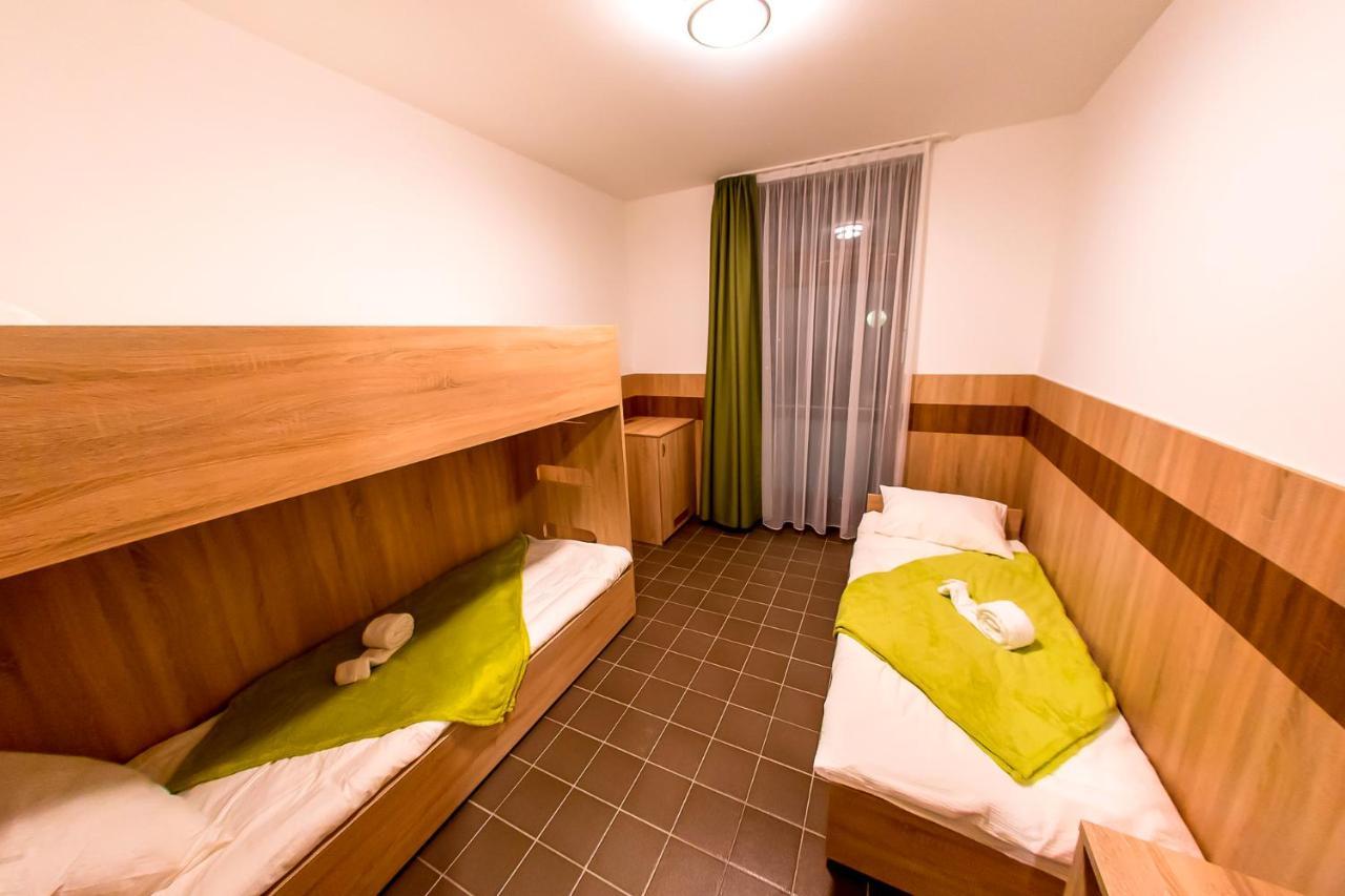 Bed and Breakfast CVSE Clubház és Panzió Cegléd Exterior foto