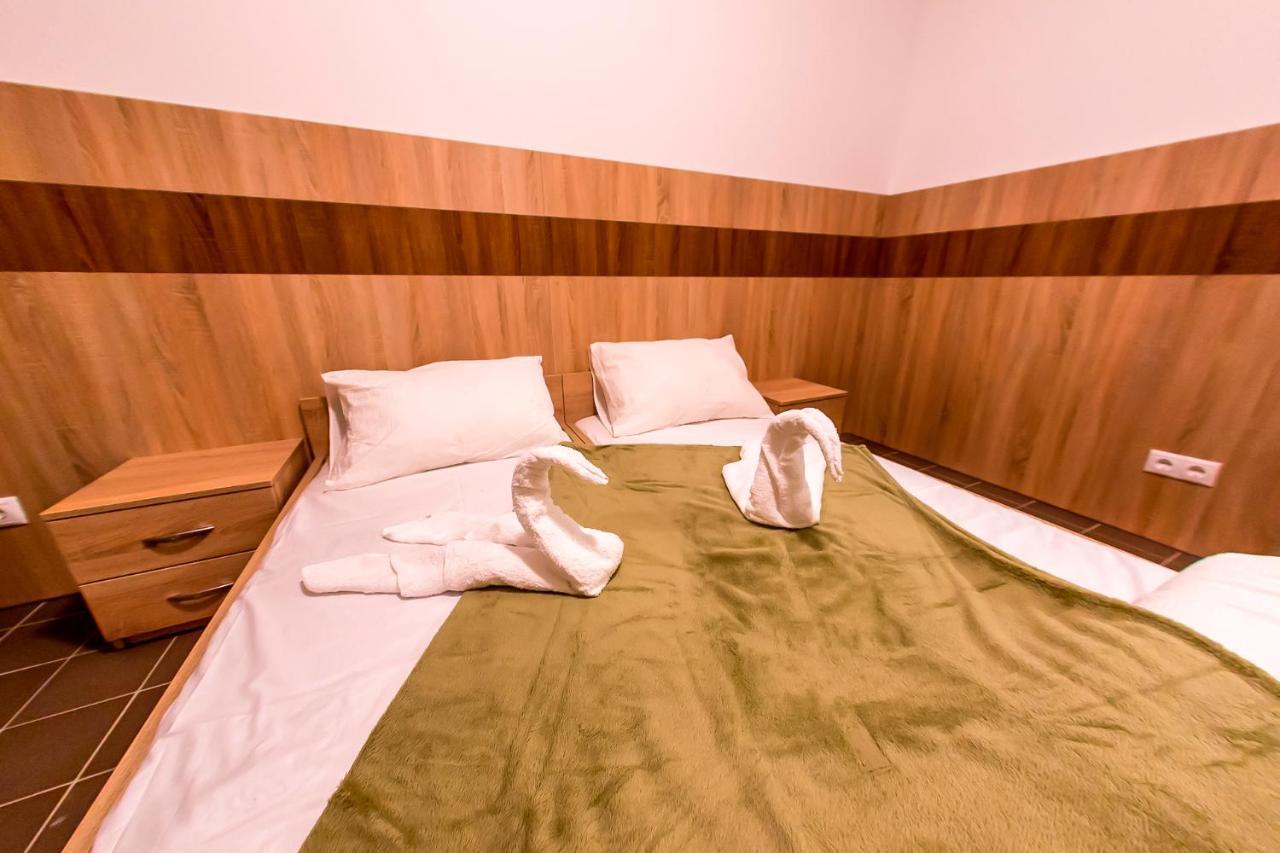 Bed and Breakfast CVSE Clubház és Panzió Cegléd Exterior foto