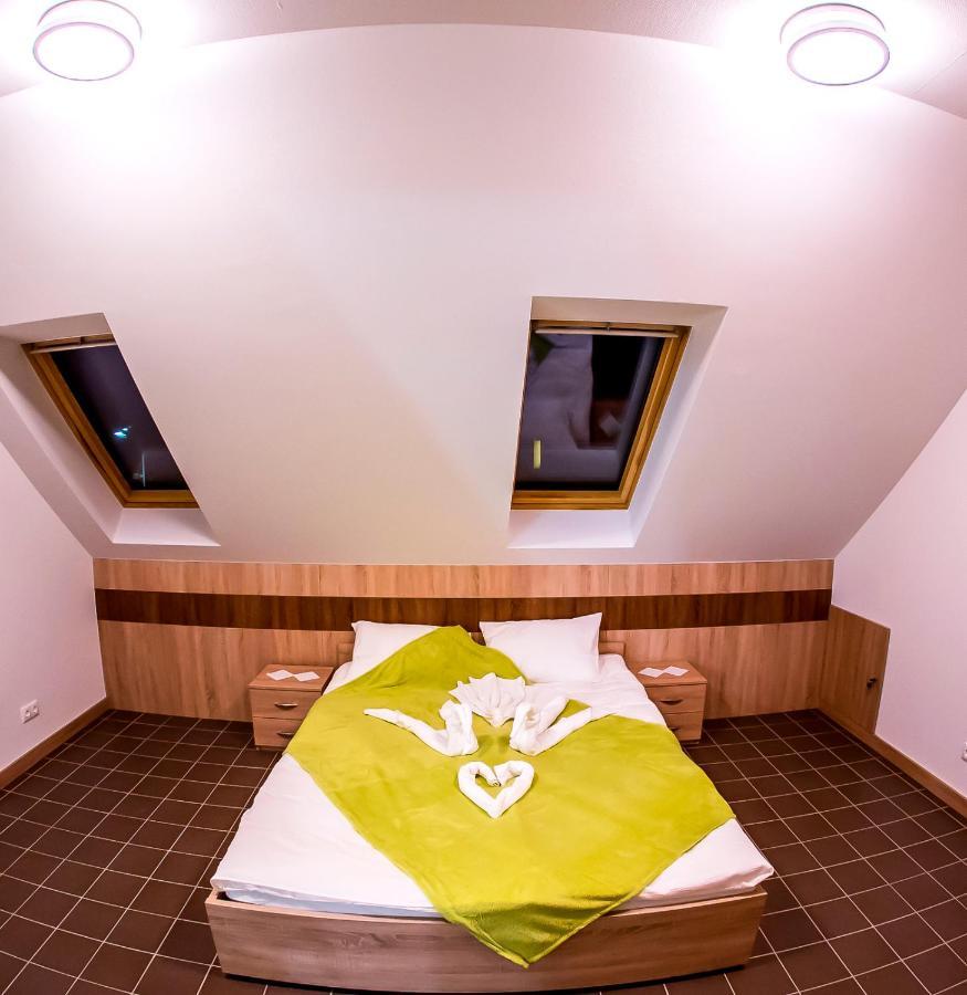 Bed and Breakfast CVSE Clubház és Panzió Cegléd Exterior foto